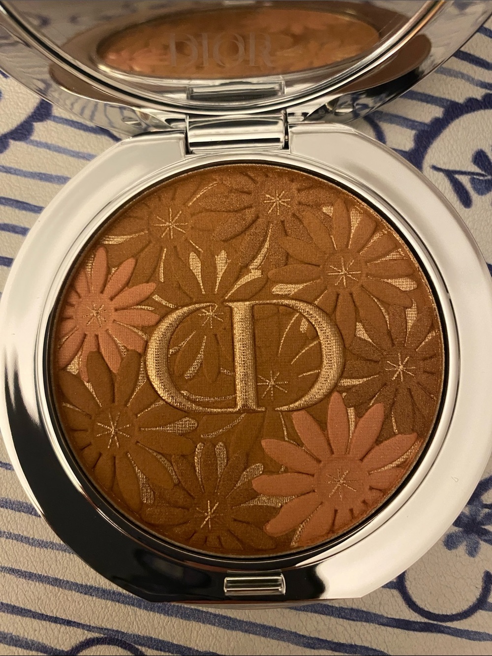 Collectible Dior Forever Nude Bronze Glow Compact Limited Edition - Picture 6 of 6